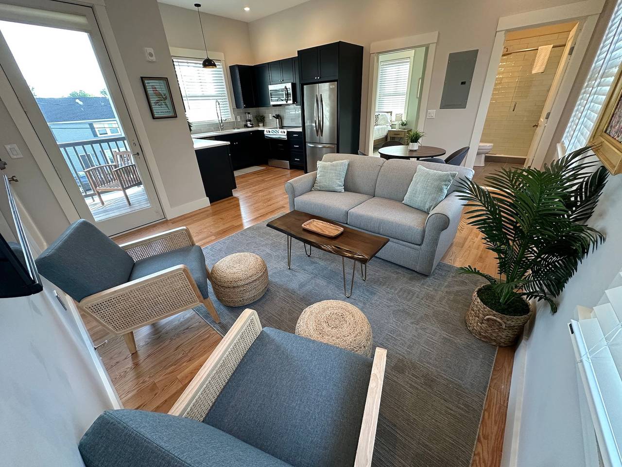 Ganze Wohnung, Brand New Construction! 2 Bed/1 Bath/Private Deck in Newport, Newport County