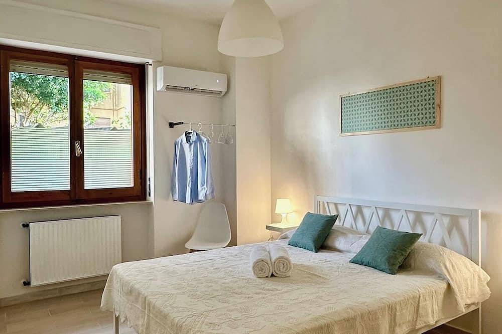 Apartamento entero, Quiet Modern Apartment near Center | Free Street Parking in Oristán, Campidano
