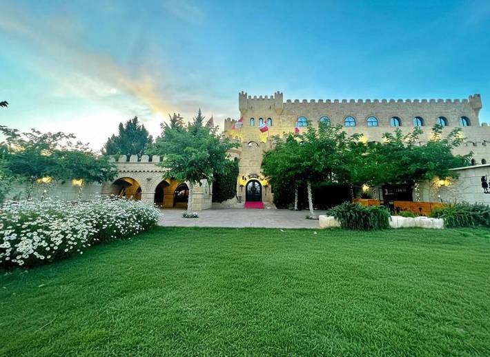 Hôtel pour 3 personnes, avec piscine ainsi que jardin et vue, animaux acceptés à Pedrola