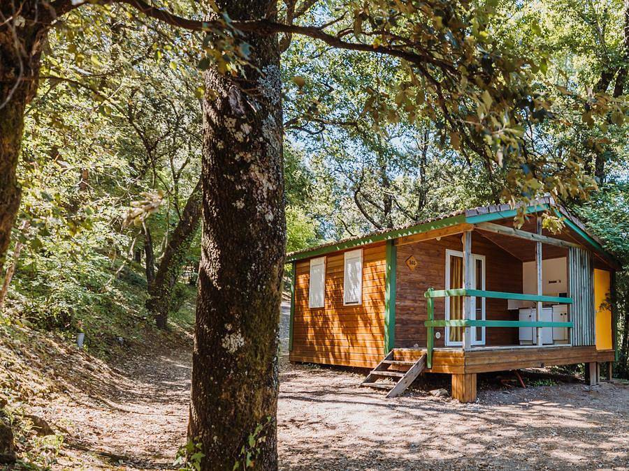 Camping Sunêlia La Clémentine - Chalet 5 personen - Comfort 4/5 Pers Zomerkeuken 18 m² + 10m². in Cendras, Cevennen
