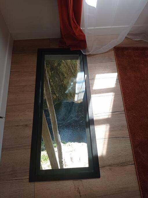 Maison suspendue avec jacuzzi privatif in Pont-en-Royans, Parc naturel régional du Vercors