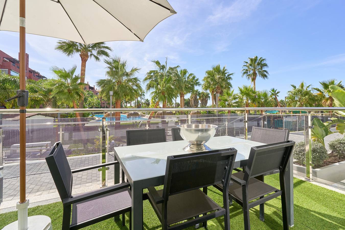 Appartement entier, Appartement 'Paraiso Tropical' avec vue sur la mer, Wi-Fi et climatisation in Playa Granada, Motril