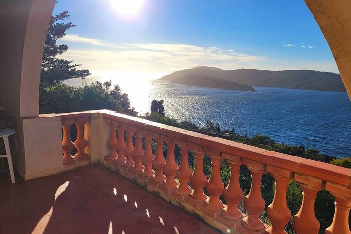 Location de vacances pour 4 personnes, avec Balcon et Jardin dans Île du Levant