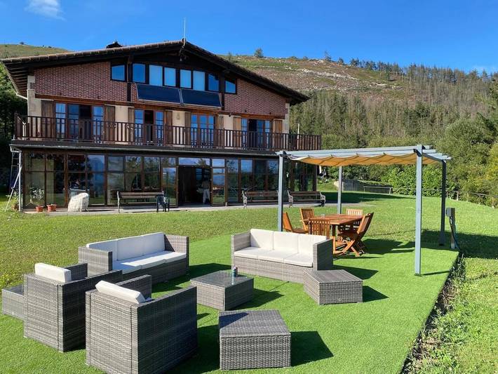 Casa rural para 8 personas, con Balcón y Terraza además de Jardín y Vistas en Múgica
