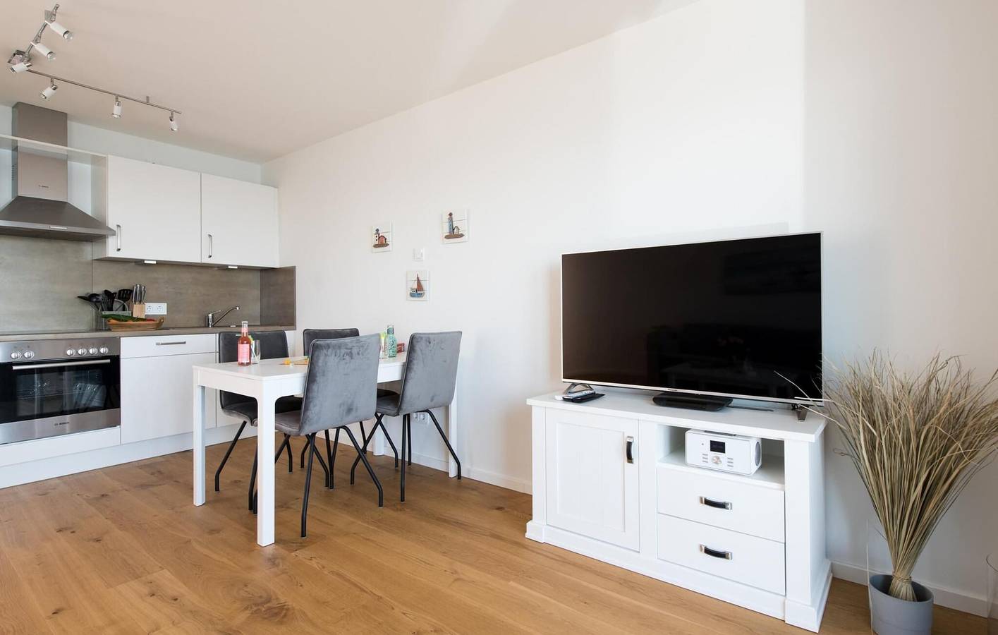 Ganze Ferienwohnung, Apartment mit Meerblick, Terrasse und Parkplatz, 1 km zum Strand in Olpenitz, Kappeln