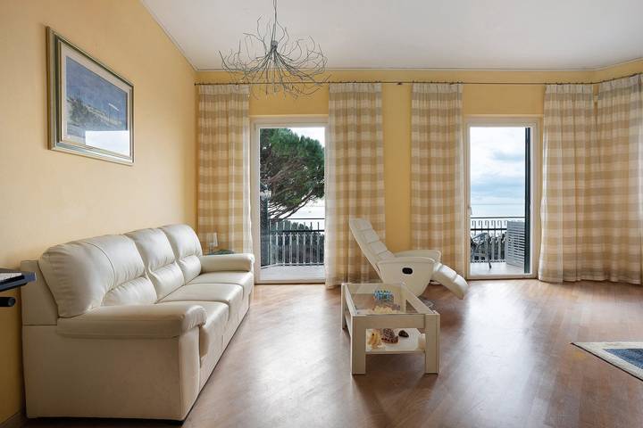 Appartamento intero, Appartamento 'Alveare sul blue' a Lerici, ideale per 3 persone in Beach Baia Blu (Lerici), Comune di Lerici