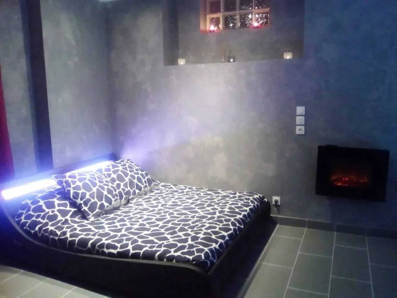 Entire studio, Charming studio in Baixas of 30 m² with Jacuzzi in Baixas, Perpignan region
