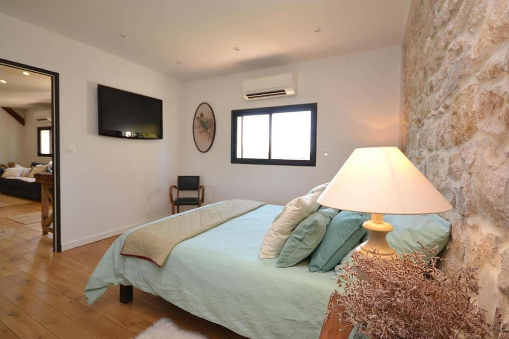 2 bedroom lovely home in Berre l'Etang in Berre-l'Étang, Istres region