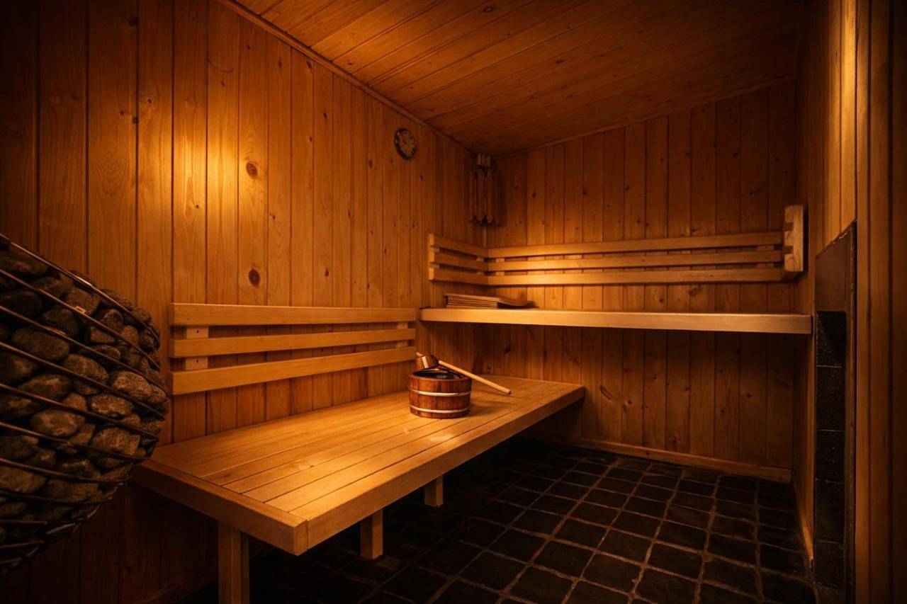 Wellness Tuin Horst Noord Limburg - Suite met Indoor Jacuzzi en Openhaard en privé Sauna - in Romantische stijl - Ultieme Partner Beleving in Horst, Limburg