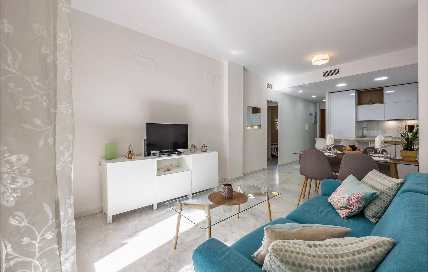 Hel semesterlägenhet, Lägenhet för 4 Personer med terass in Playa de Torreblanca, Fuengirola