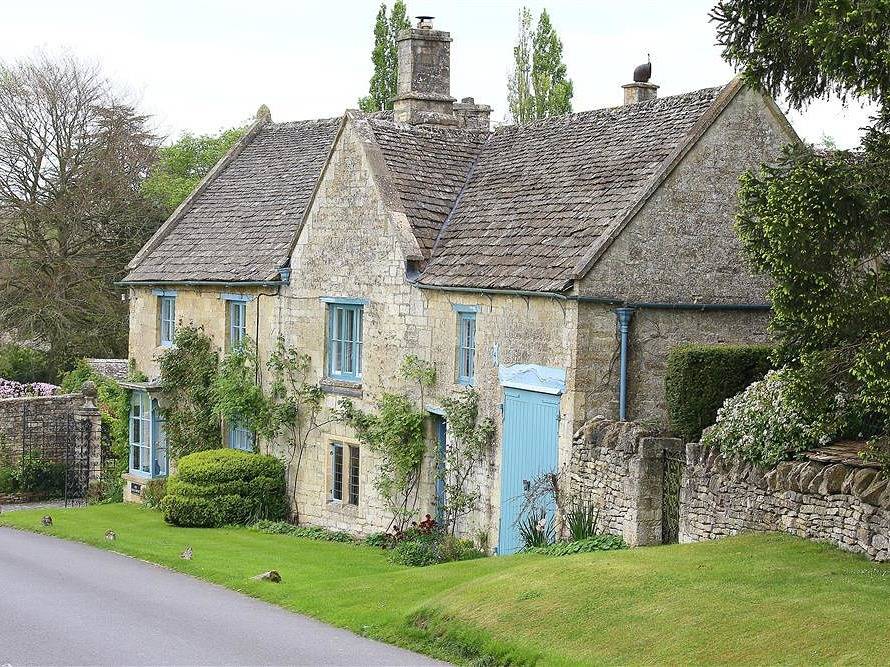 Cottage for 11 People in The Cotswolds, South West England