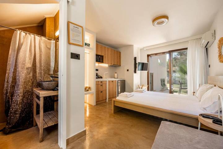 Maison d’hôte pour 3 personnes, avec balcon ainsi que jardin et vue dans Égine - 2