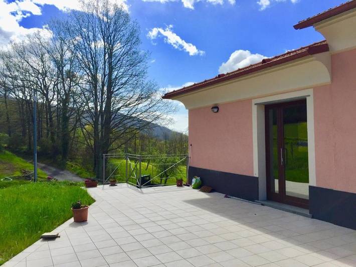 Casa vacanza per 6 persone, con Balcone e Terrazza nonché Giardino e Panorama a Varese Ligure