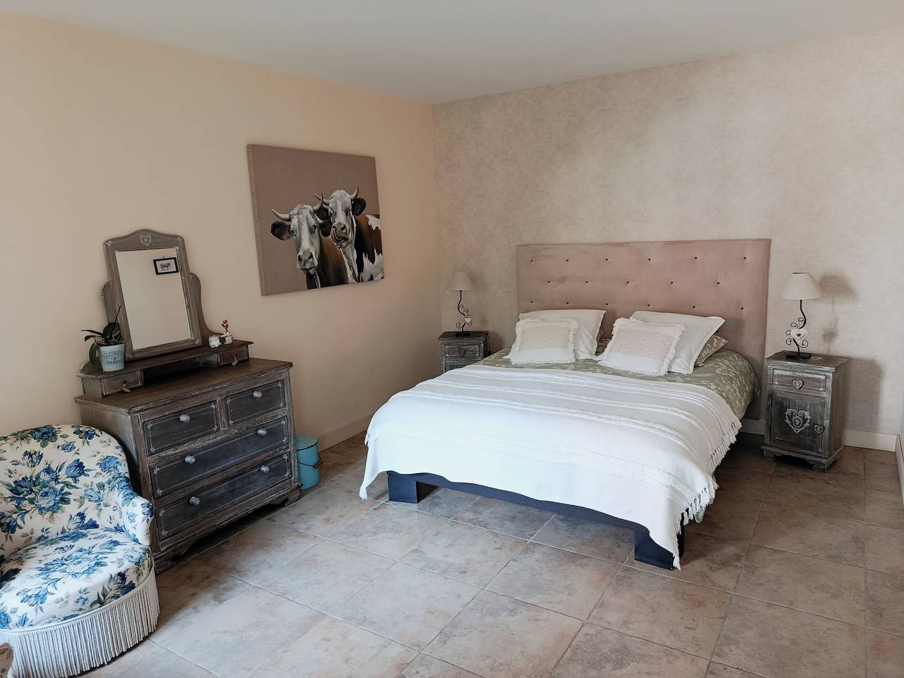 Chambre 'L'étable' avec piscine partagée, terrasse partagée et Wi-Fi in Cheverny, Sologne