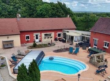Chambre d’hôte pour 3 personnes, avec piscine ainsi que jardin et vue, adapté aux familles dans Orne