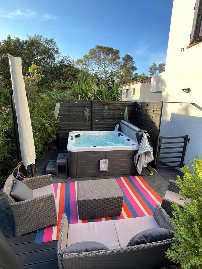 Villa pour 5 personnes, avec terrasse et jacuzzi, animaux acceptés dans Boulouris - 2
