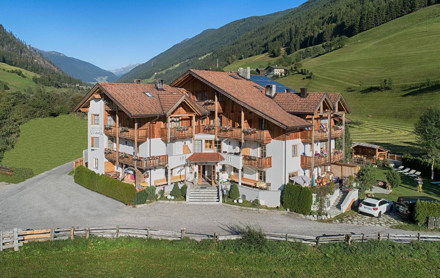 Ganze Wohnung, Apartment "Löfflerblick A Wollbachspitz" mit Bergblick, Wlan, Sauna & Whirlpool in Ahrntal, Zillertaler Alpen