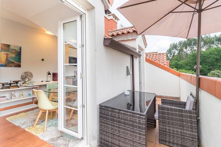 Apartamento entero, Apartamento 'Fabuloso' con vistas a la montaña, piscina compartida y Wi-Fi in Castañeda, Costa de Cantabria