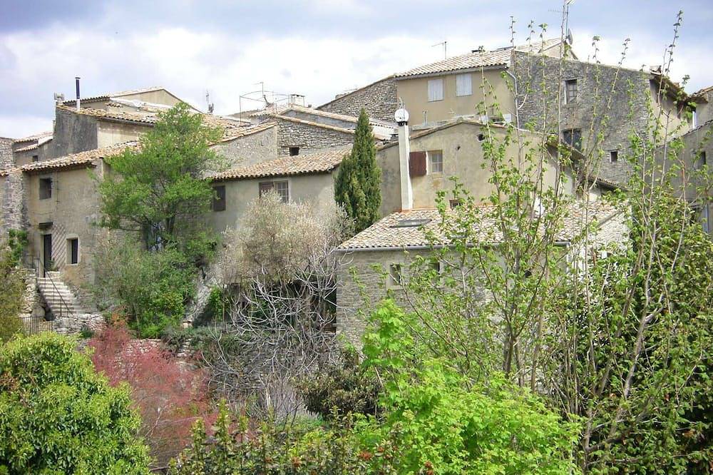 Drie niveaus -2 slaapkamer-2 badkamer-terras in de buitenlucht-volledig gerenoveerd in Saignon, Parc naturel régional du Luberon