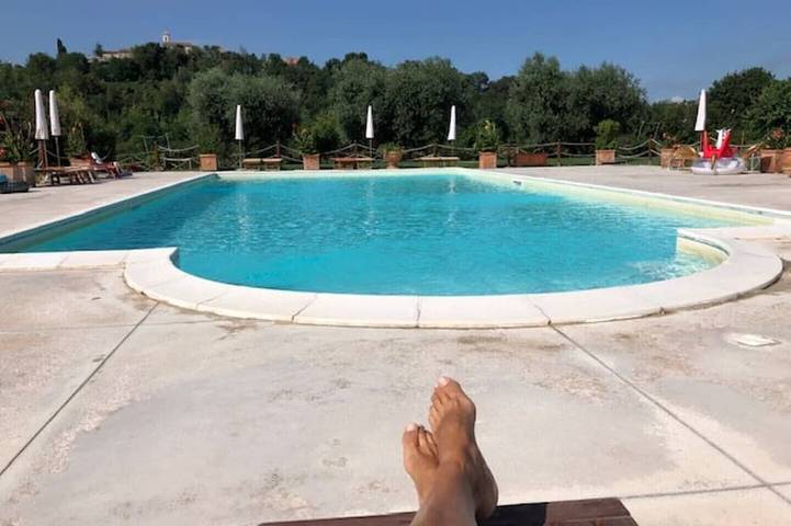 Agriturismo per 6 persone, con giardino e terrazza in San Costanzo