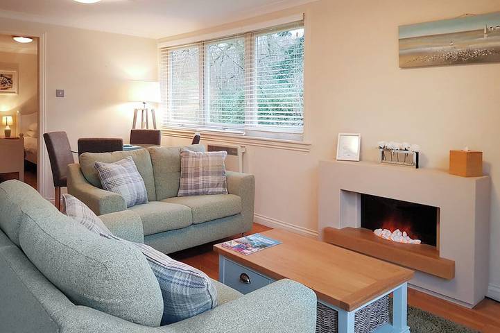 Cottage for 4 people, with hot tub in Loch Lomond