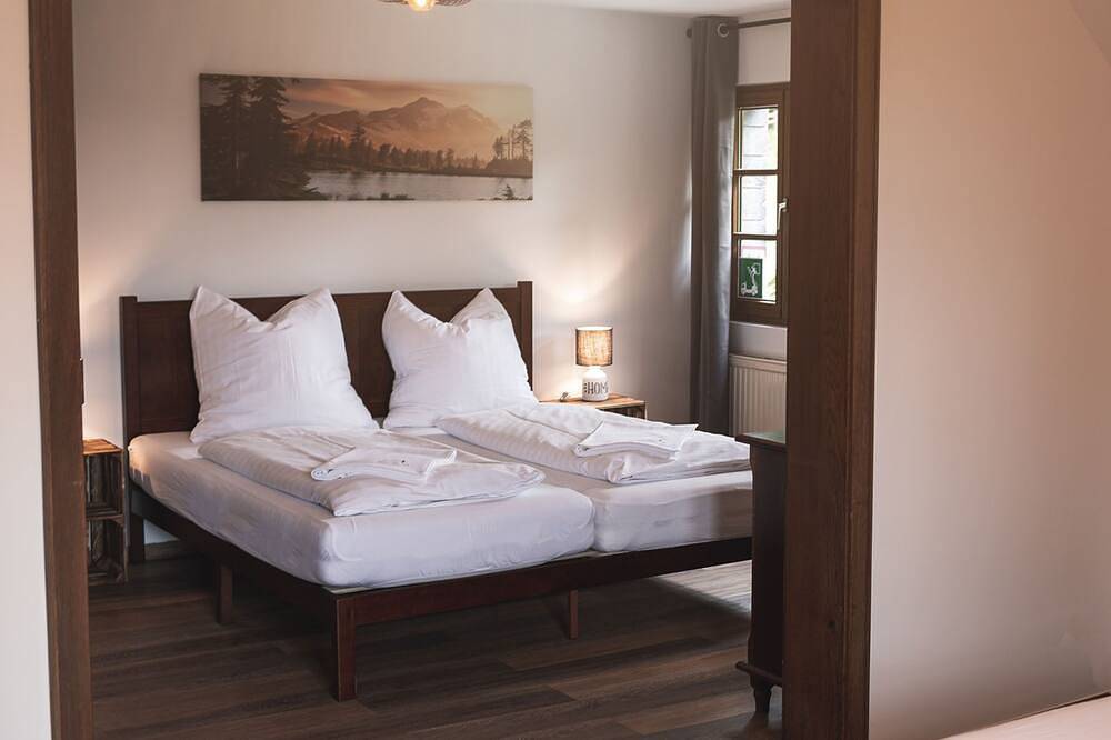 Haus für 22 Personen mit Außensauna und Hottub in Kronenburg, Dahlem