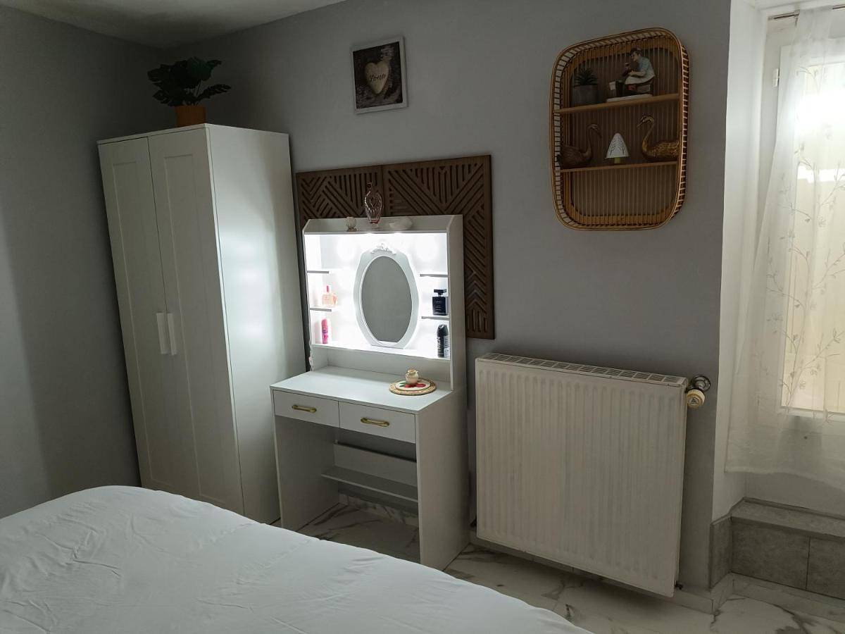 Appartement entier, One-Bedroom Apartment in Provins, Seine-et-Marne