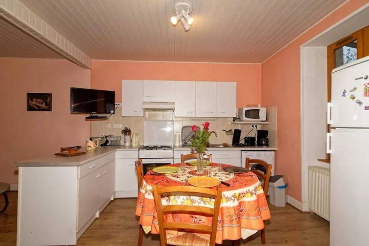 Maison de vacances avec 3 chambres à Sauviat et terrasse in Sauviat, Parc Naturel Régional Livradois-Forez