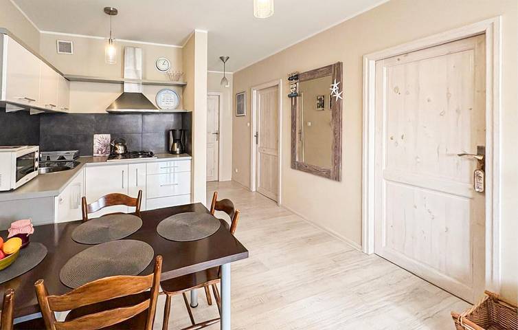 Ganze Ferienwohnung, Ferienwohnung für 5 Personen mit Terrasse in Darłowo, Powiat Sławieński