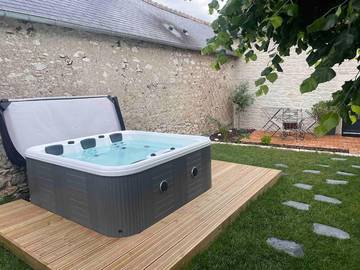 Gîte pour 4 personnes, avec jacuzzi et jardin à Vineuil