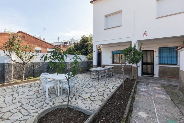 Holiday Home "Villa Julia" with Private Terrace, Wi-Fi and Air Conditioning in Rubi, Barcelona Inland