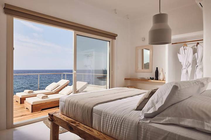 Infinity seafront villa in Gournado-Fylakopi