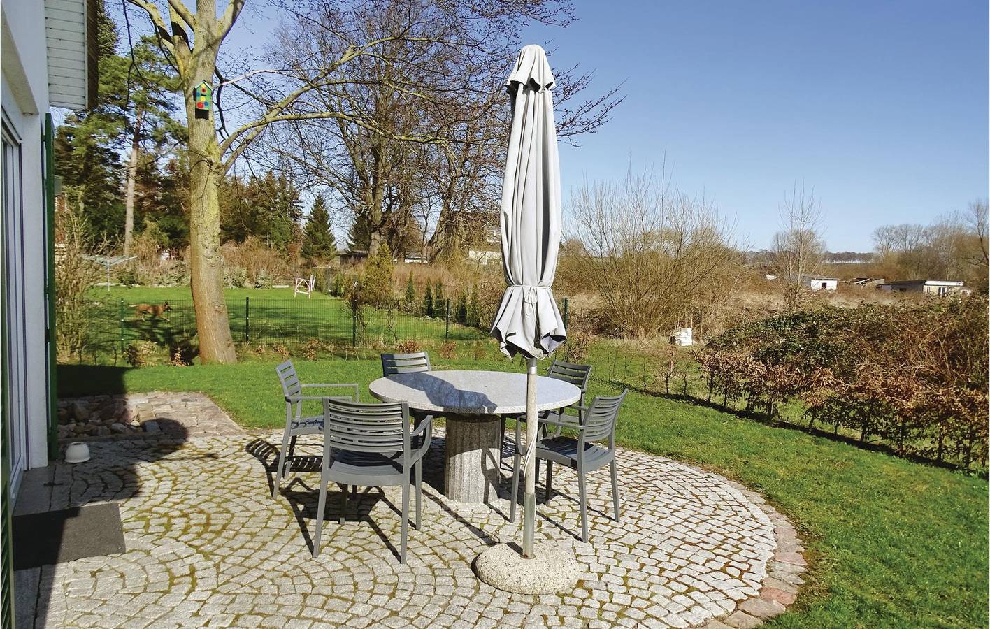 Gemütliche Wohnung mit Terrasse, Parkplatz 2km vom Strand entfernt in Kirchdorf (Poel), Nordwestmecklenburg (Wismar und Umgebung)