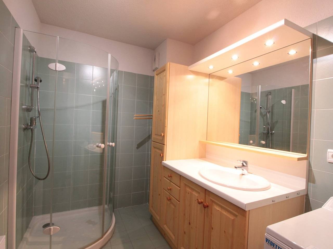 Entire apartment, Functional 3-Room Apt for 6 with Parking, Central, Close to Shops and Slopes in Les Carroz, Arâches-la-Frasse