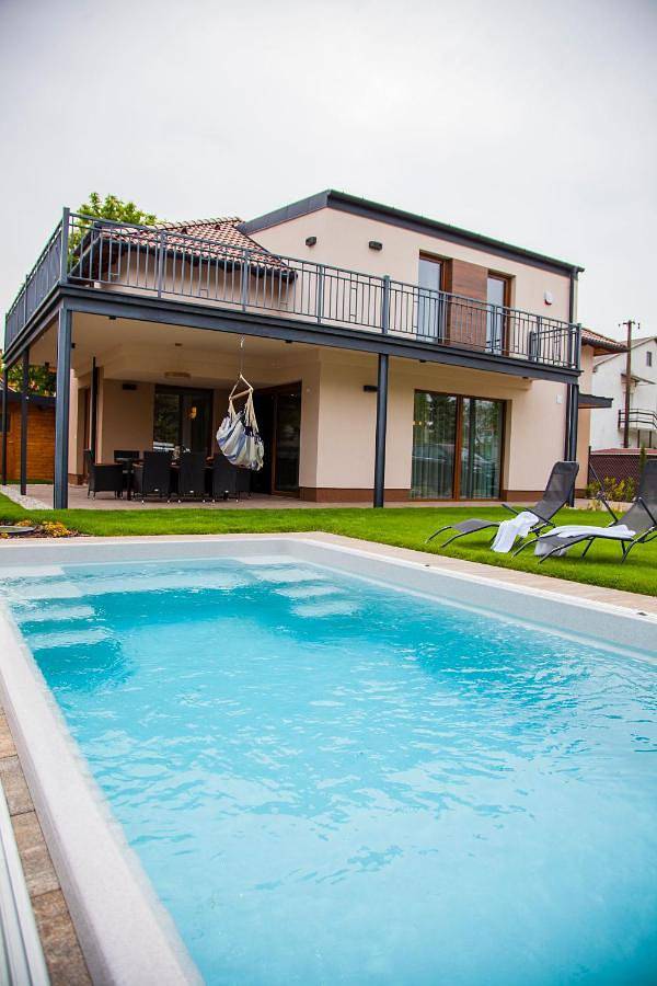 Villa für 8 Personen, mit Ausblick und Garten sowie Pool am Balaton