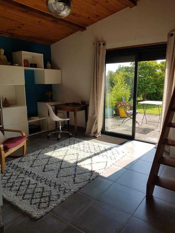 Gîte pour 2 personnes, avec Terrasse ainsi que Jardin et Vue à Boutiers-Saint-Trojan
