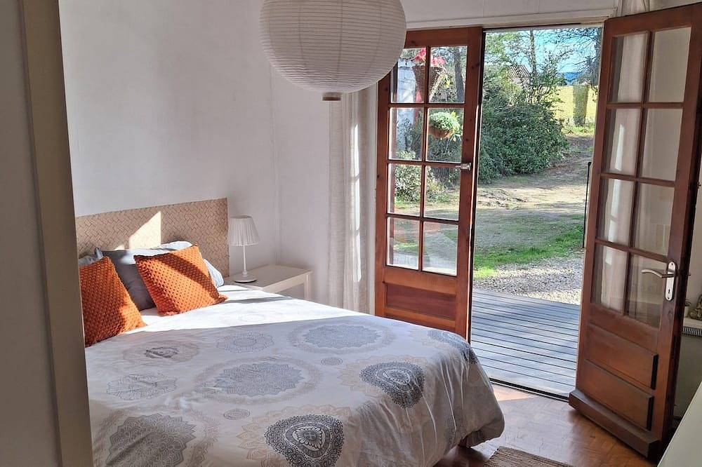 Chalet and pool 4 persons in the Corbieres, large garden in Fabrezan, Mittelmeerküste (Frankreich)