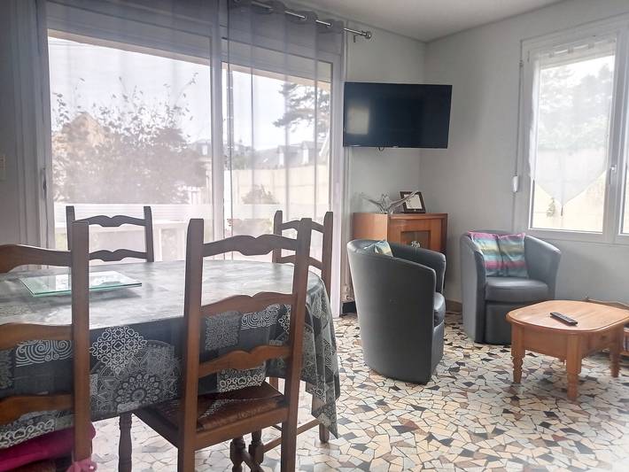 Maison de plain-pied avec terrasse, centre ville, à 150m de la plage in Jullouville, Côte de la Déroute
