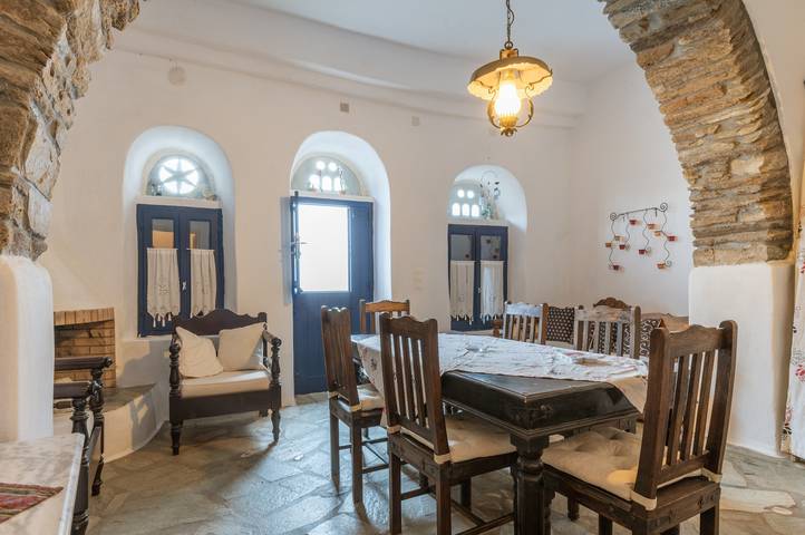 Casa vacanze 'Kykladen White House' con vista sulle montagne e terrazza in comune in Tino Grecia