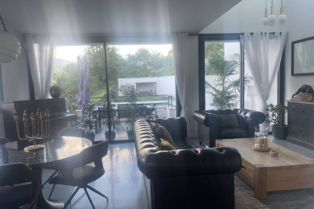 Villa Romantique avec piscine in Le Touvet, Isère