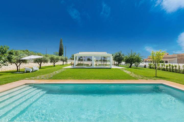 Villa per 4 persone, con piscina e giardino nonché panorama e terrazza in San Vito dei Normanni