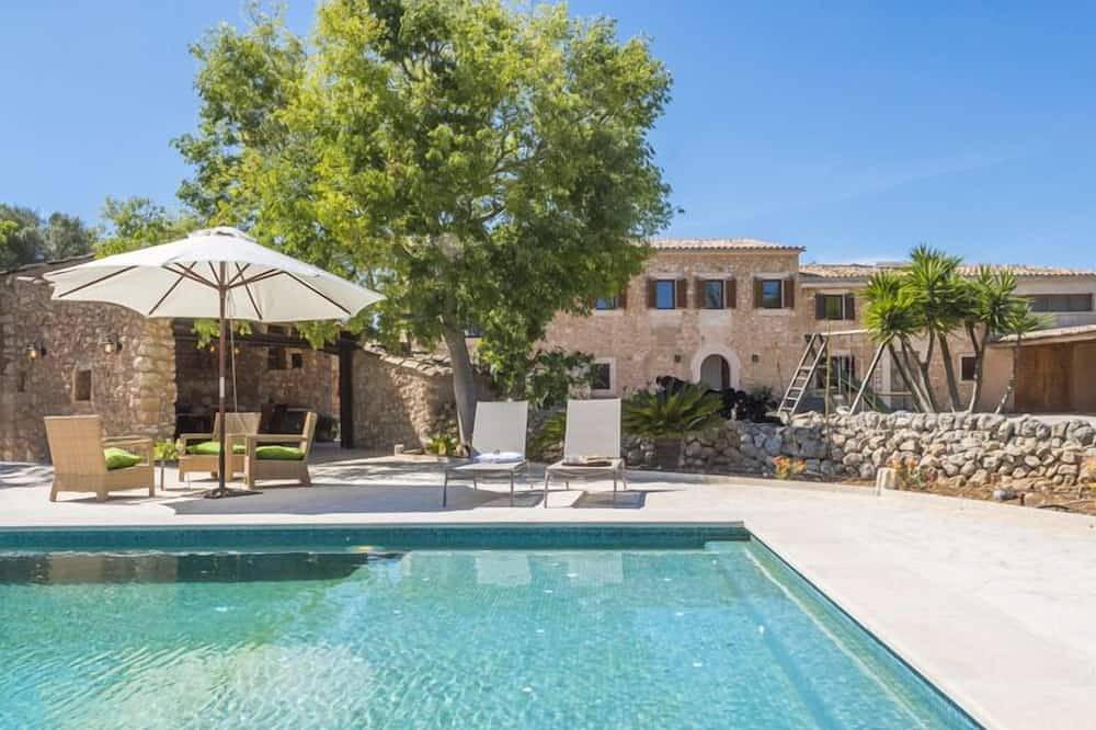 Typical country property with Yacuzzi pool and large outdoor area in Porreres, South Majorca