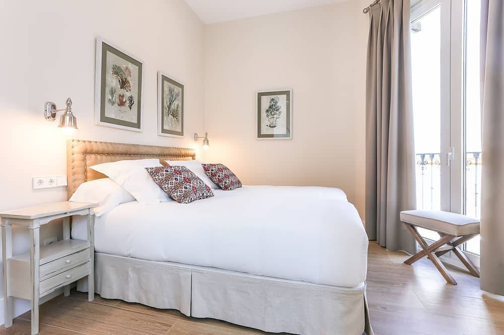 Ganze Wohnung, Beautiful 4 bedroom apt. a few meters from the Cathedral with stunning terrace in Casco Antiguo, Sevilla