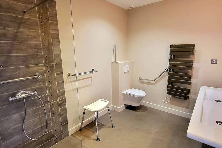 Gîte pour 8 personnes, avec terrasse et jardin ainsi que jacuzzi et piscine à Servon - 4