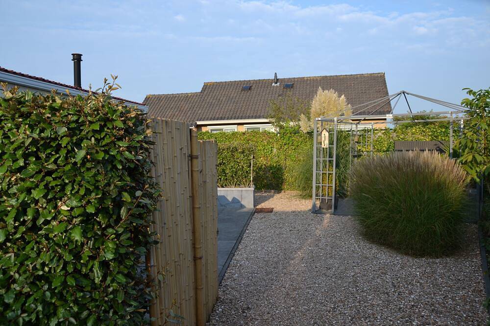 Comfort chalet direct aan het strand in het zonnige Zeeland in Groot Valkenisse, Biggekerke