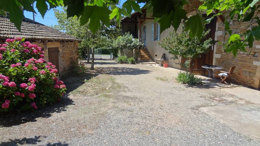 Gîte pour 2 personnes, avec piscine à La Chapelle-sous-Brancion