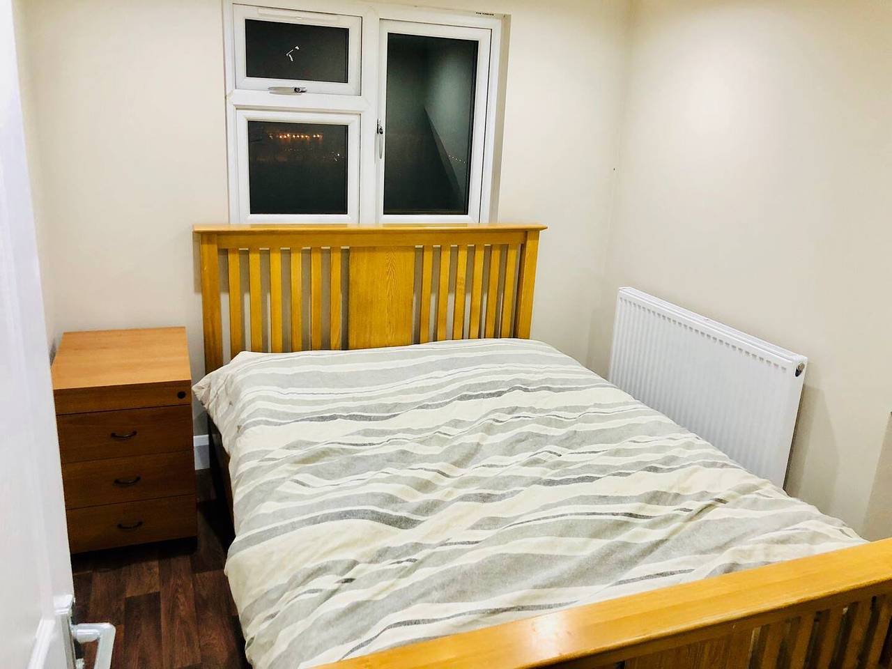 Ganze Ferienwohnung, Small 3 Bed Flat near Heathrow in Spelthorne, Surrey