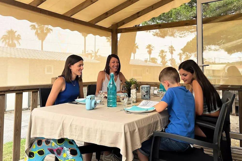 Camping für 6 Personen in La Bergerie, Hyeres