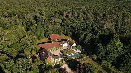 Cottage pour 15 personnes, avec piscine et jardin, animaux acceptés à Étivey