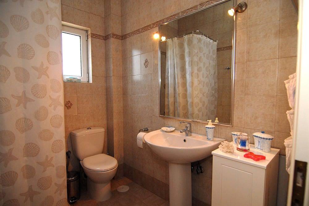 Ein moderner ruhiger Platz mit einem privaten Pool, Garten und Bbq in Theologos, Fthiotida